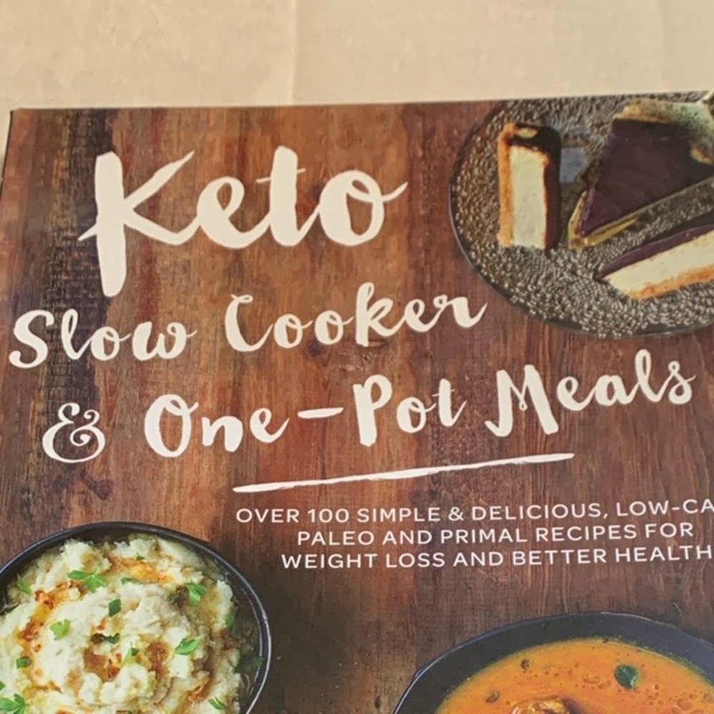 Keto slow cooker and one pot meal cookbook